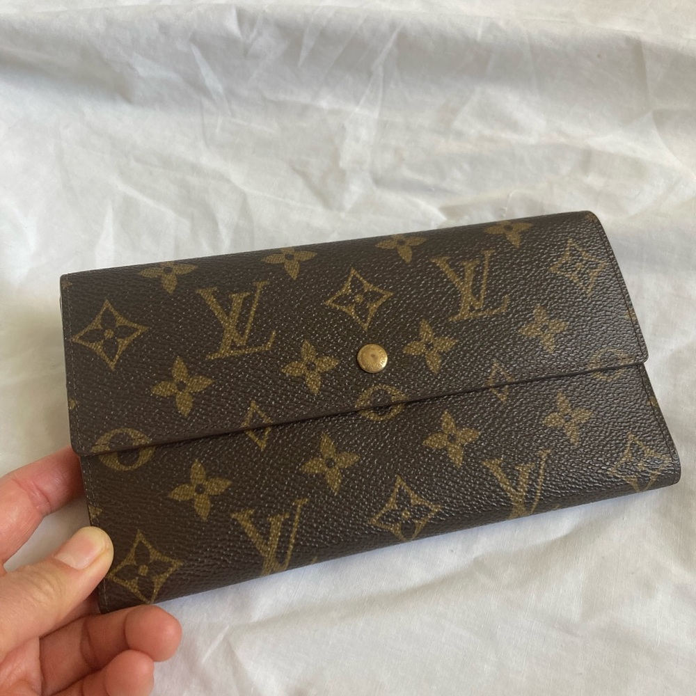 😍Authentic Louis Vuitton International Wallet - INCREDIBLE Condition 😍